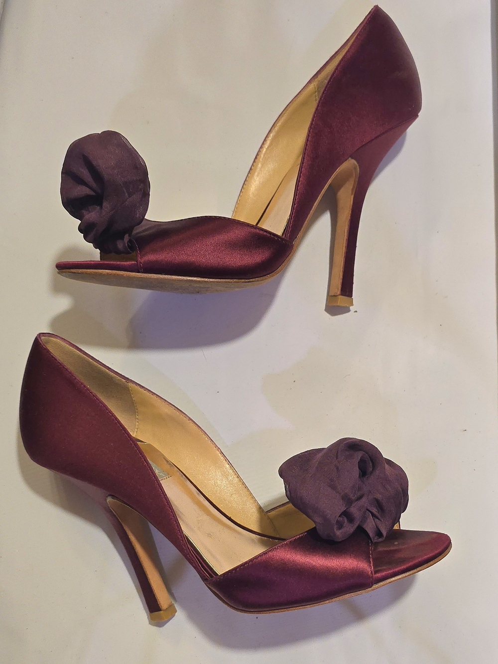 Badgley Mischka 4.5" Heel Wine Satin Open-Toe w/ Rosette Size 6